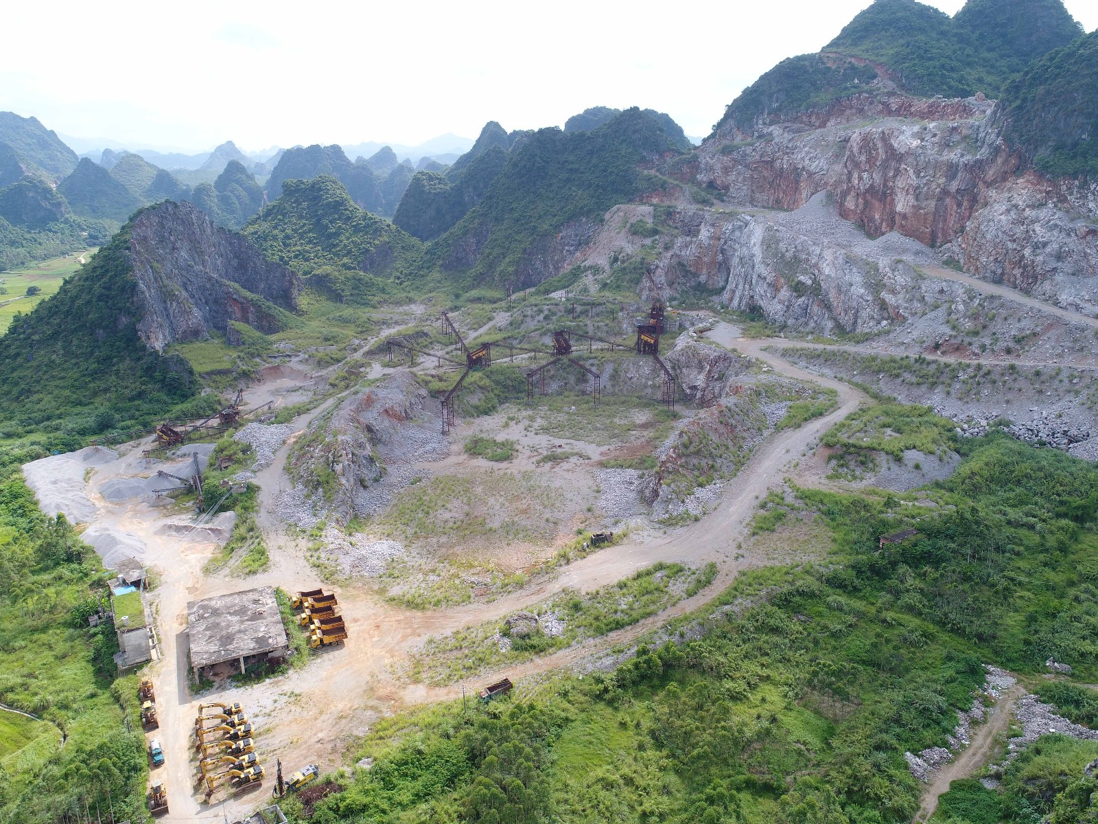 項目區(qū)石漠化現象.JPG